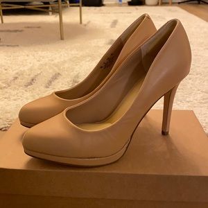 Nude/pink faux leather pumps/heels